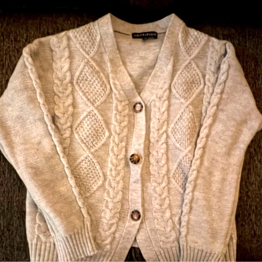 Youth girl’s three button cardigan (XL)